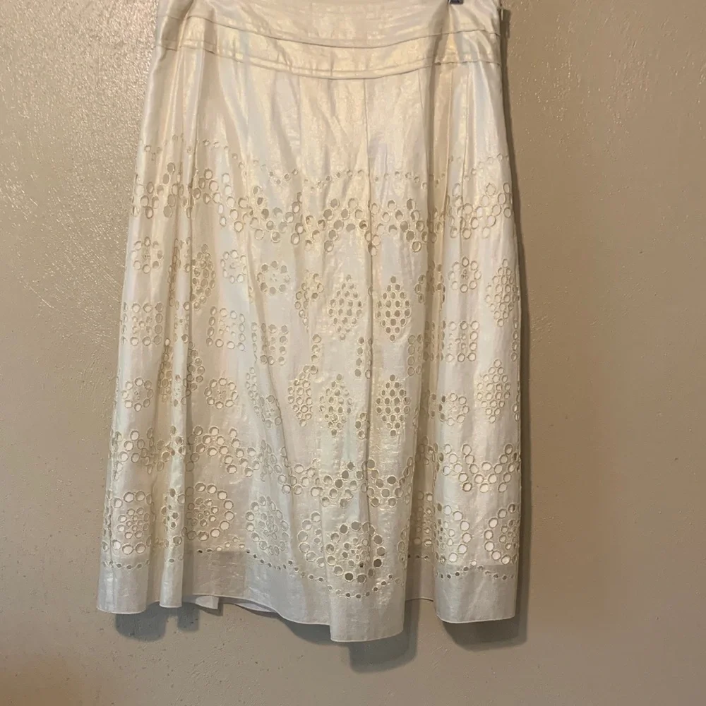 Peter Nygard size 10 Ivory Gold Metallic A-Line Skirt with Cut-Out Design - Picture 1 of 3